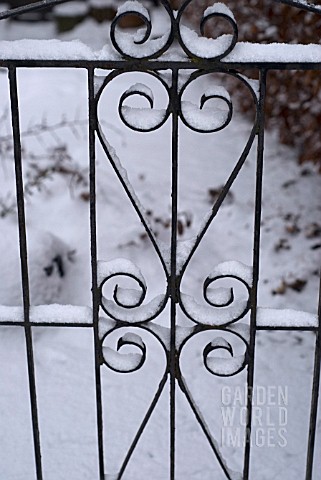 GARDEN_GATE_AFTER_A_FALL_OF_SNOW
