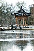 RHS WISLEY GARDEN IN WINTER FROST