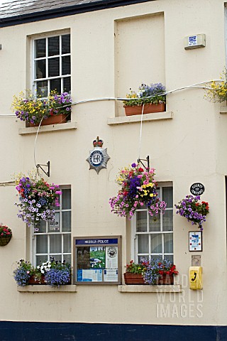 HANGING_BASKETS_AND_WINDOW_BOXES_AT_THE_POLICE_STATION_IN_USK__WALES__SHOWING_WATERING_SYSTEM