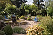 COURTYARD GARDEN AT KIFTSGATE COURT,  GLOUCESTERSHIRE