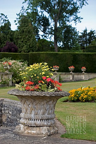 VIEW_OF_TERRACE_AND_PLANTERS_AT_DYFFRYN_GARDENS__WALES__JULY