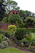 STONE HOUSE COTTAGE GARDEN,  MAY