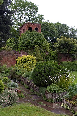 STONE_HOUSE_COTTAGE_GARDEN__MAY