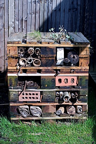 INSECT_HOME_MADE_FROM_PALLETTS_AND_RECYCLED_AND_RECLAIMED_MATERIALS__ORGANIC