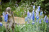 DETAIL FROM A MIDSUMMER NIGHTS DREAM AT HAMPTON COURT FLOWER SHOW 2007 DESIGNED BY NIGEL BOARDMAN AND STEPHEN GELLY