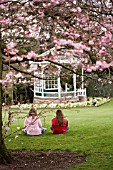 CHILDREN ENJOYING BIRMINGHAM BOTANICAL GARDENS