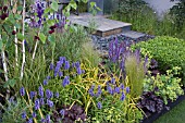 AN URBAN RETREAT, DESIGNED BY PAUL TITCOMBE GARDEN AND LANDSCAPE DESIGN, GARDENERS WORLD LIVE 2009