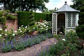 WOLLERTON OLD HALL GARDEN, JUNE