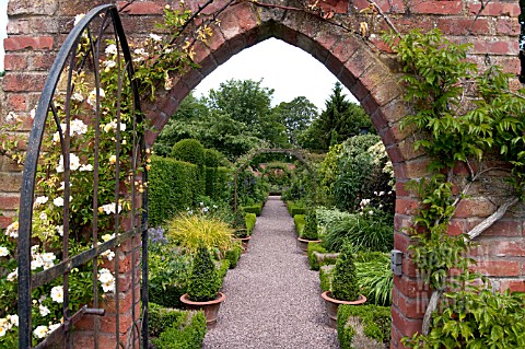 WOLLERTON_OLD_HALL_GARDEN_JUNE