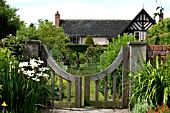 WOLLERTON OLD HALL GARDEN, JUNE