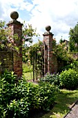 WOLLERTON OLD HALL GARDEN, JUNE