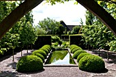 WOLLERTON OLD HALL GARDEN, JUNE