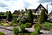 WOLLERTON OLD HALL GARDEN, JUNE