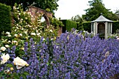 WOLLERTON OLD HALL GARDEN, JUNE