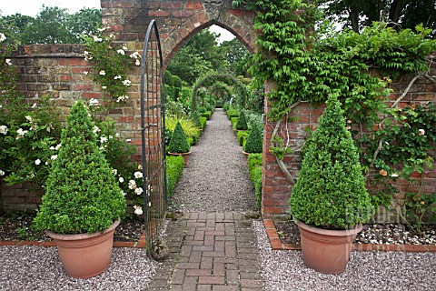 WOLLERTON_OLD_HALL_GARDEN