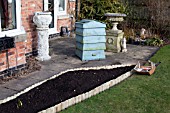 VEGETABLE GROWING IN SMALL SPACES IN SUBURBAN GARDEN - PREPARATION