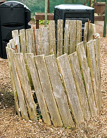 NATURAL_COMPOST_BIN_MADE_FROM_OLD_FENCING__RYTON_ORGANIC_GARDEN__COVENTRY