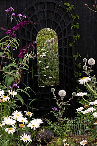 MIRROR_USED_IN_A_GARDEN_SETTING
