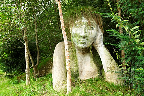 SCULPTURE_OF_A_LADY_IN_THE_EDEN_PROJECT_GARDENS