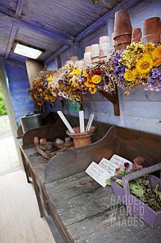POTTING_SHED_TABLE_WITH_DRIED_FLOWERS