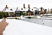 RHS WISLEY HOUSE IN THE SNOW