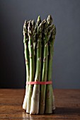 BUNCH OF ASPARAGUS ON TABLE