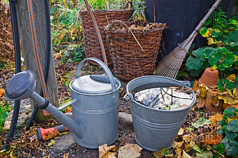 WATERING_CAN_AND_BUCKET_IN_AUTUMN