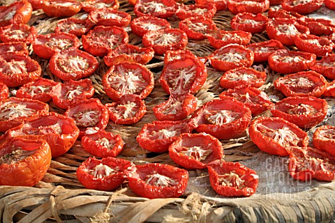 TOMATOES_DRYING_OUTDOOR_IN_THE_SUN