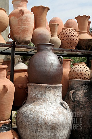 CLAY_POTS_AND_JARS_ON_DISPLAY_AT_A_MARKET_IN_LEBANON