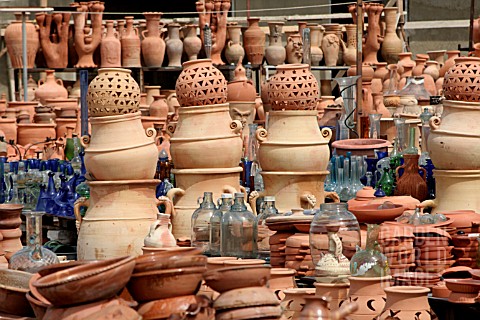TERRACOTTA_AND_GLASS_CONTAINERS_ON_DISPLAY_AT_A_MARKET_STALL_IN_LEBANON