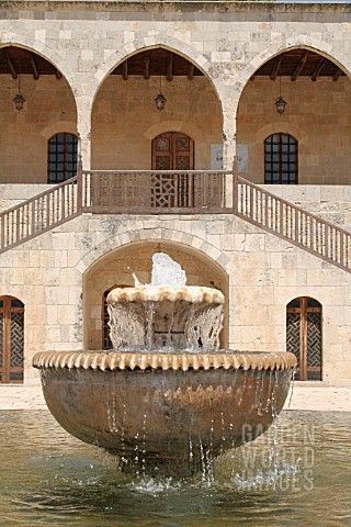 TRADITIONAL_FOUNTAIN_IN_COURTYARD_OF_BEIT_ED_DINE_PALACE_LEBANON