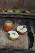 SLICED APPLE & CUTTING BOARD