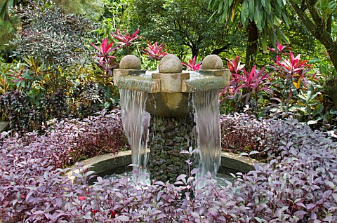FOUNTAIN_AT_THE_NATIONAL_ORCHID_GARDEN_SINGAPORE
