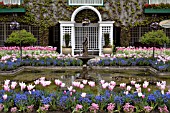 BUTCHART GARDENS. THE ITALIAN GARDEN IN SPRING