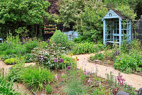 ARTISANS_COTTAGE_GARDEN_BARNSDALE_GARDENS