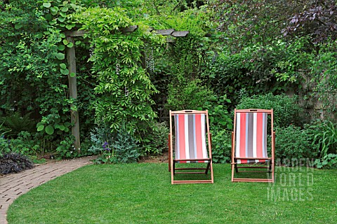 DECK_CHAIRS_ON_THE_LAWN_AT_BARNSDALE_GARDENS