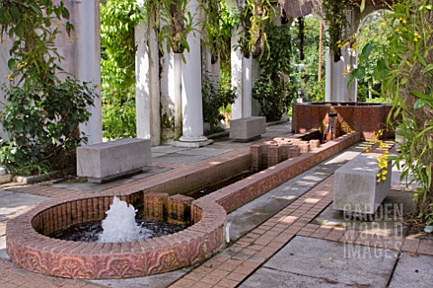 WATER_FEATURE_IN_THE_PAVILION_AT_THE_HIBISUCS_GARDEN_LAKE_GARDENS_KUALA_LUMPUR_MALAYSIA