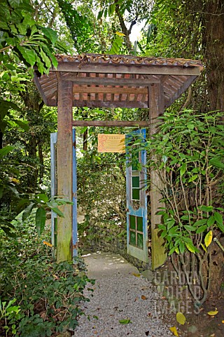 ARBOUR_AND_GATE_LEADING_TO_THE_HERB_GARDEN_SPICE_GARDEN_PENANG_MALAYSIA