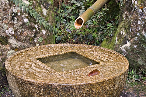 WATER_FEATURE_IN_THE_JAPANESE_GARDEN_BUKIT_TINGGI