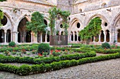 FONTFROIDE CLOISTER GARDEN