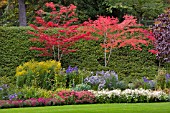 BUTCHART GARDENS, PERENNIAL BORDER IN AUTUMN