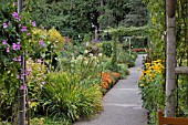 BUTCHART GARDENS, HERBACEOUS BORDER IN AUTUMN