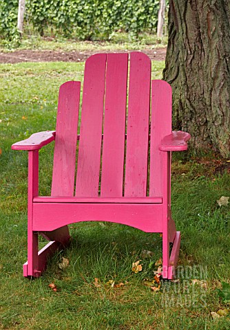 PINK_WOODEN_CHAIR_IN_A_SHADY_SPOT