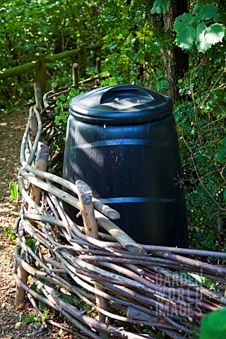 COMPOSTING_BIN_AT_CAMLEY_STREET_NATURE_RESERVE_KINGS_CROSS_LONDON