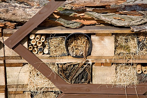 INSECT_HOUSE_AT_THE_LONDON_WILDLIFE_TRUSTS_FUTURE_GARDEN_HAMPTON_COURT_PALACE_FLOWER_SHOW_2008_DESIG