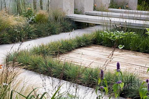 THE_TRAVELLERS_GARDEN_RHS_HAMPTON_COURT_PALACE_FLOWER_SHOW_2008_DESIGNED_BY_AMANDA_PATTON_AWARDED_SI