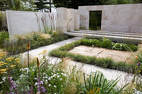THE_TRAVELLERS_GARDEN_HAMPTON_COURT_PALACE_FLOWER_SHOW_2008_DESIGNED_BY_AMANDA_PATTON_AWARDED_SILVER
