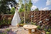 LITERACY GARDEN, CHALLOCK PRIMARY SCHOOL, HAMPTON COURT PALACE FLOWER SHOW 2008, DESIGN BY FRANZISCA HARMAN, AWARDED SILVER GILT