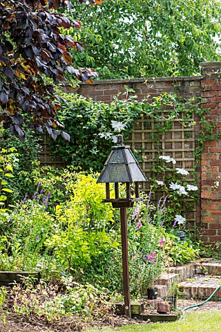 MIXED_PLANTING_COTTAGE_BORDER_WITH_WOODEN_BIRD_FEEDER