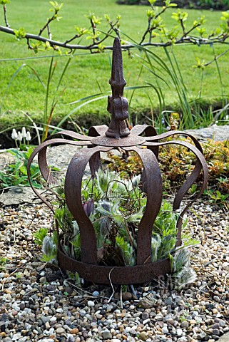 CROWN_SCULPTURE_WITH_PULSATILLA__SHEPHERD_HOUSE_INVERESK_SCOTLAND__OWNER_SIR_CHARLES_AND_LADY_ANN_FR